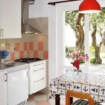 Studio-apartment, Erdgeschoss, Meerblick Mit Grossem Garten * Finale Ligure
